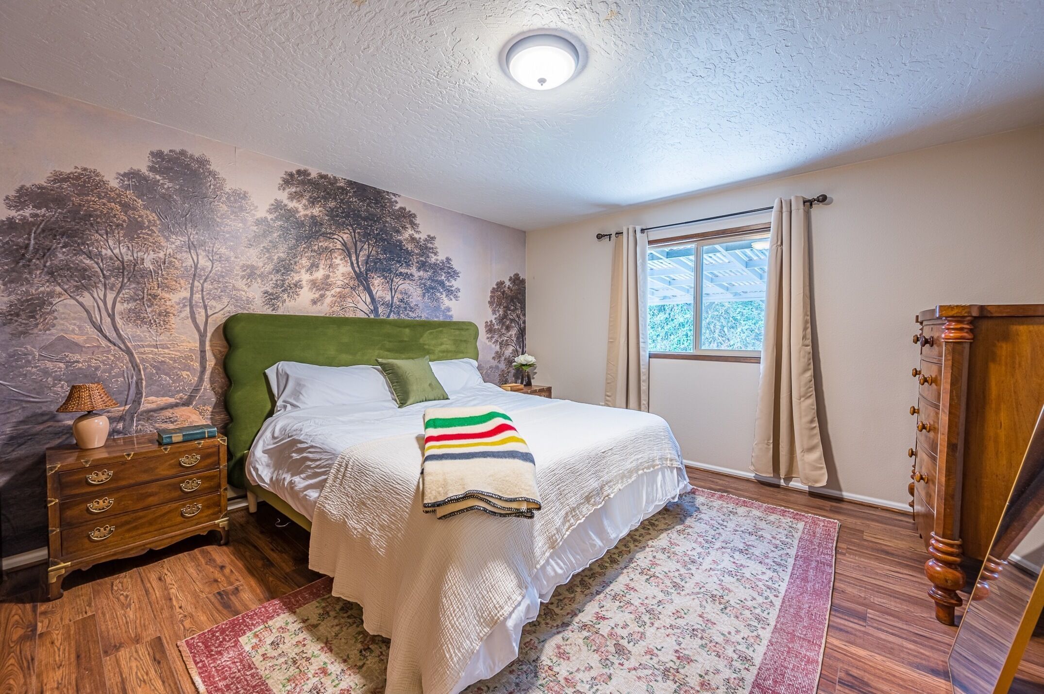 Olympic Retreat:3 BR, detached cottage & hot tub close to Olympic National Park!