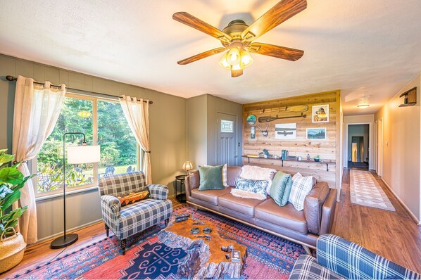 Smart TV, fireplace, books
