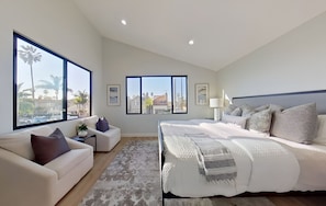 4 bedrooms, in-room safe, desk, iron/ironing board