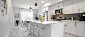 Beautiful 3bed~close to Spruce Meadows~20% off weekly &25% off in October stays!