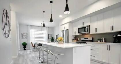 Beautiful 3bed~close to Spruce Meadows~20% off weekly &25% off in October stays!