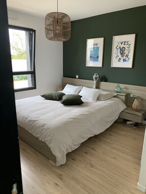 4 slaapkamers, een strijkplank/strijkijzer, reisbedje, gratis wifi