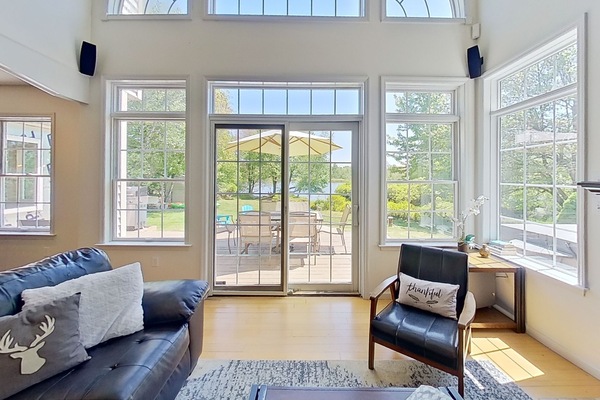 Smart TV, chimenea, futbolito