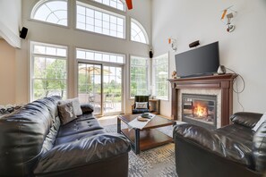 تلفزيون ذكي، مدفأة، كرة قدم الطاولة