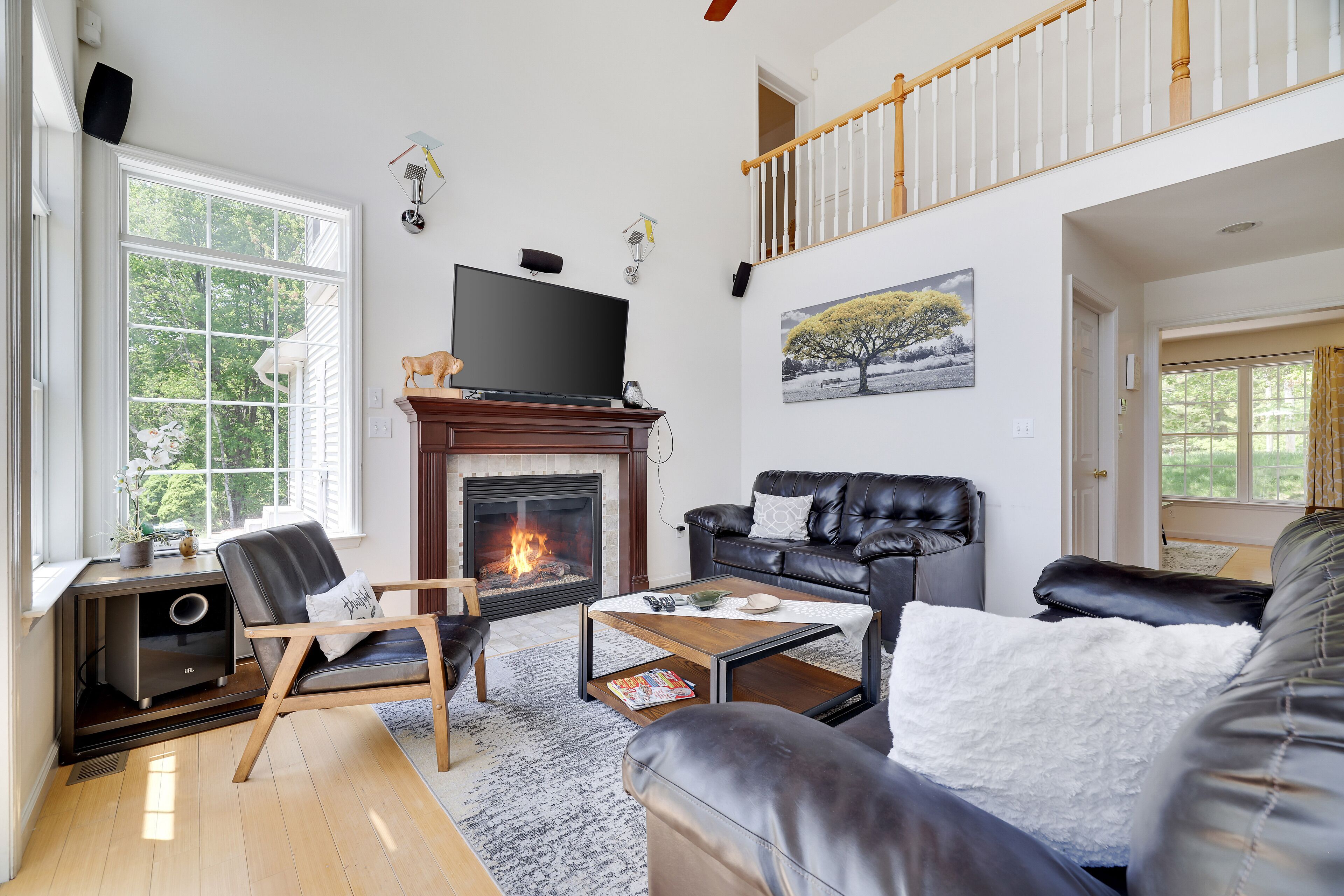 Lake Front-Luxury Retreat- Hot Tub- Game Room