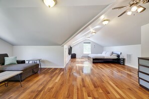 4 bedrooms, iron/ironing board, free WiFi, bed sheets