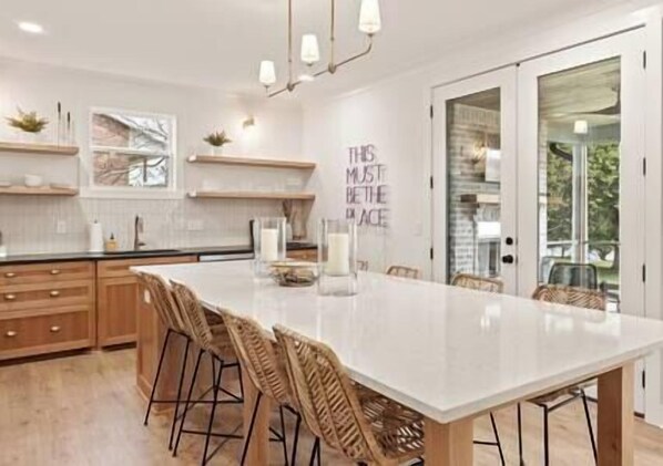 Dining - Basecamp Retreat TimsFordLake (Winchester)