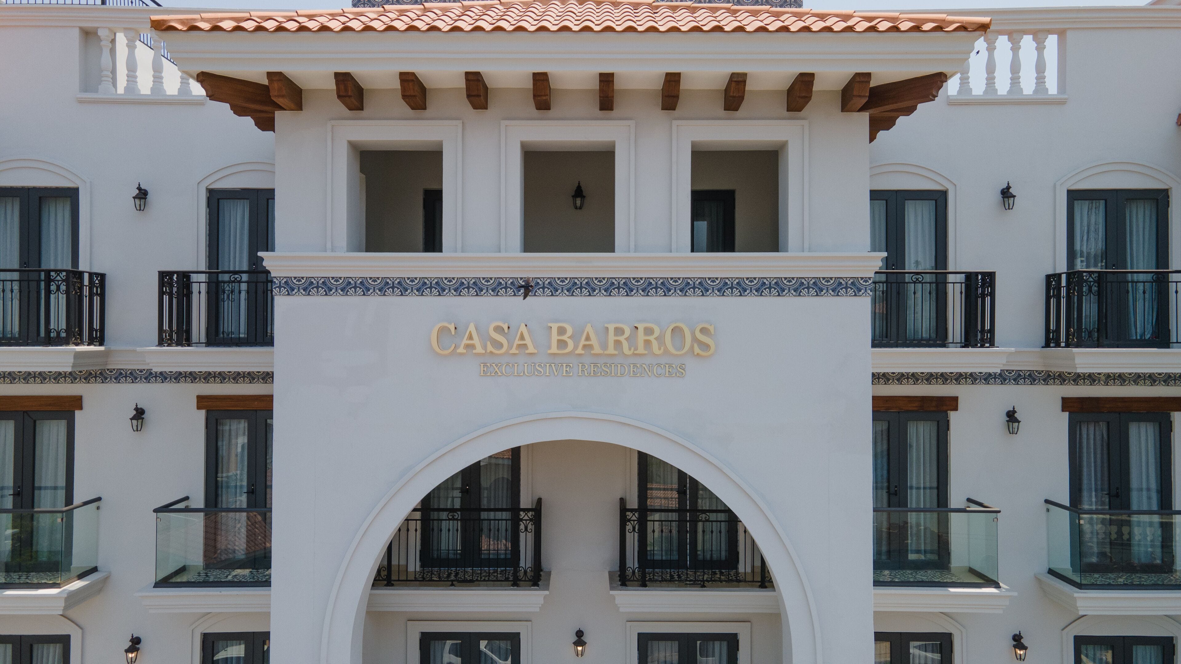 A building with the sign "CASA BARROS EXCLUSIVE RESIDENCES" indicating it is a hotel.