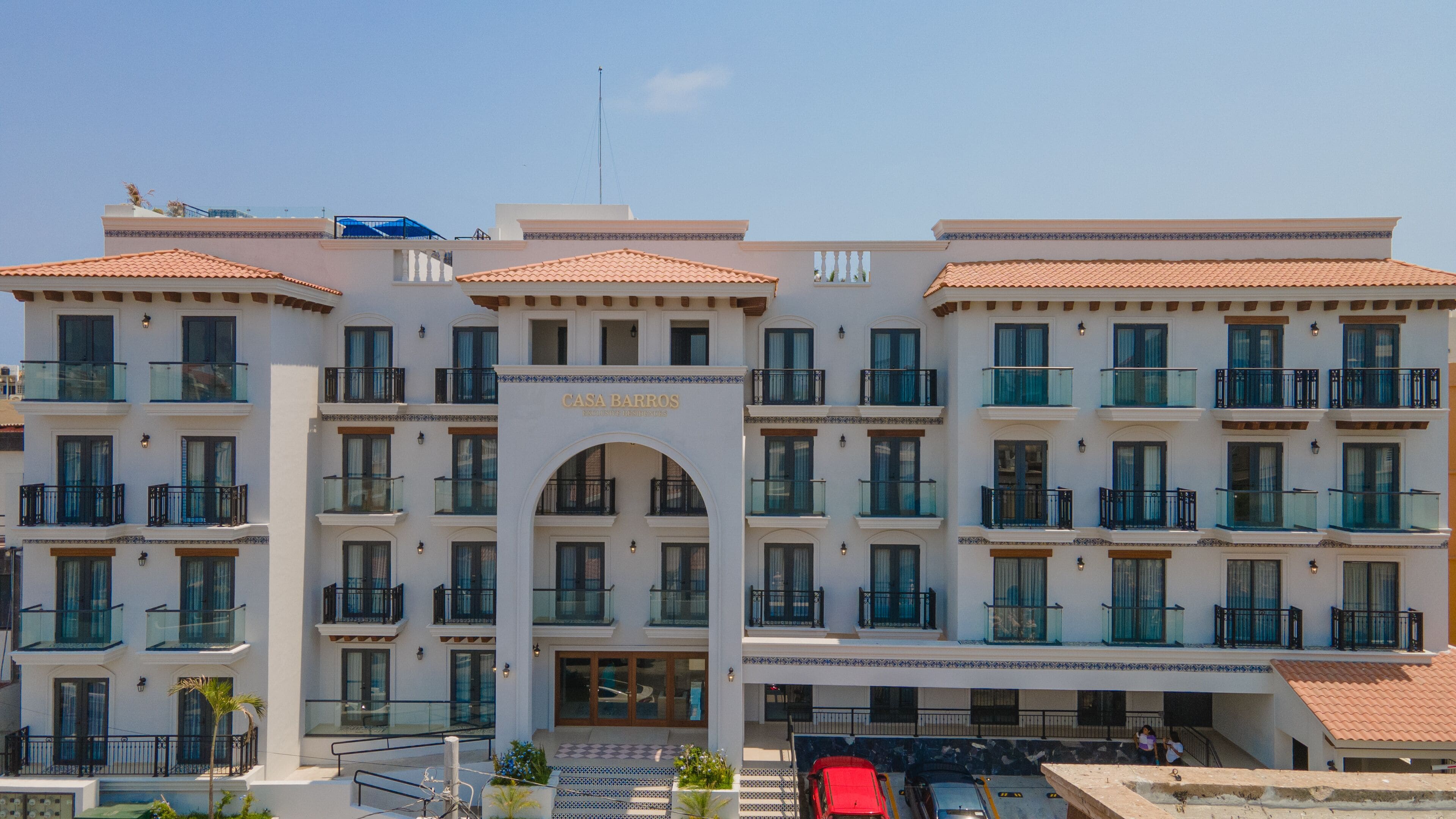A multi-story hotel with a central archway labeled "Casa Barros."