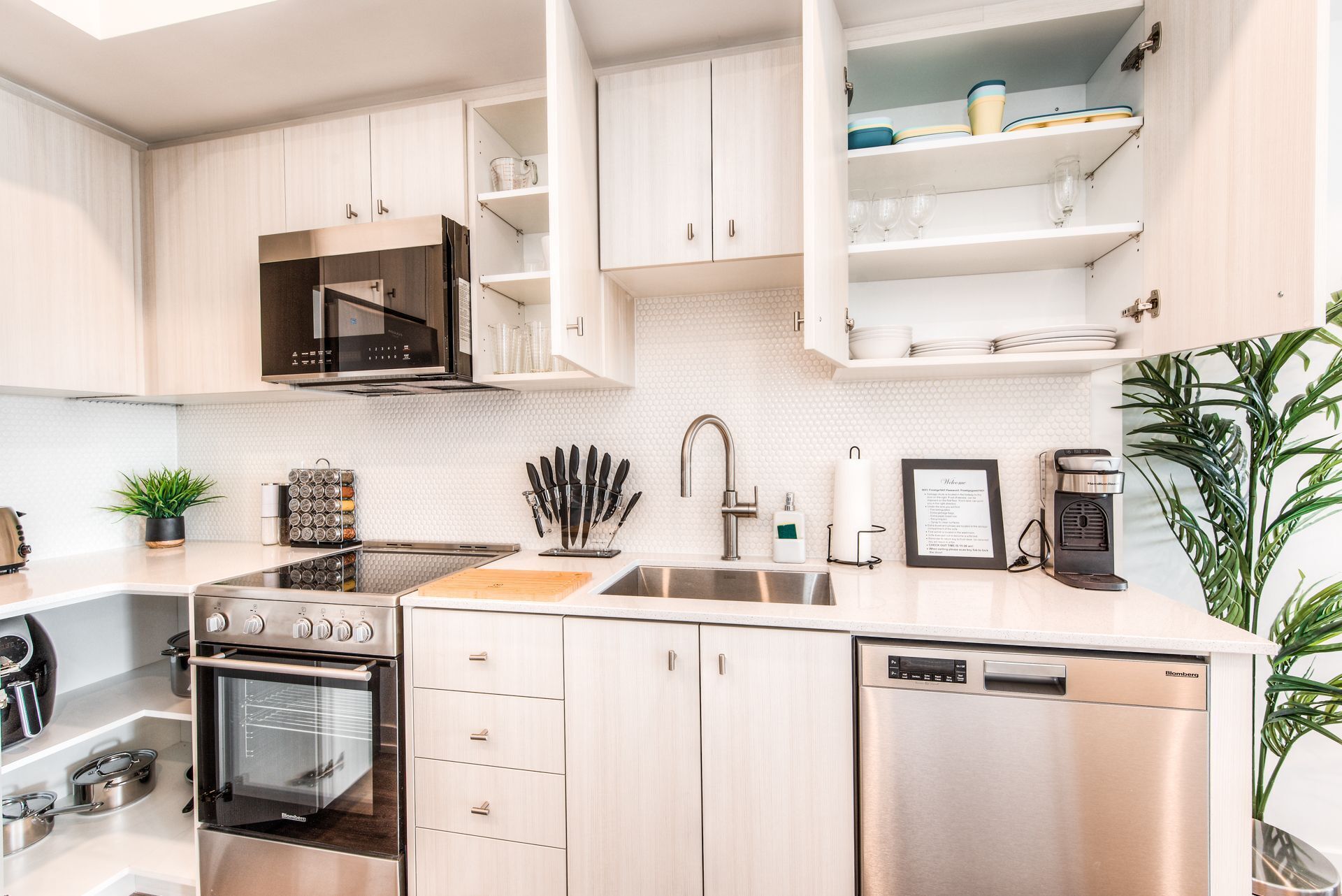 Modern and Cozy in Central KW