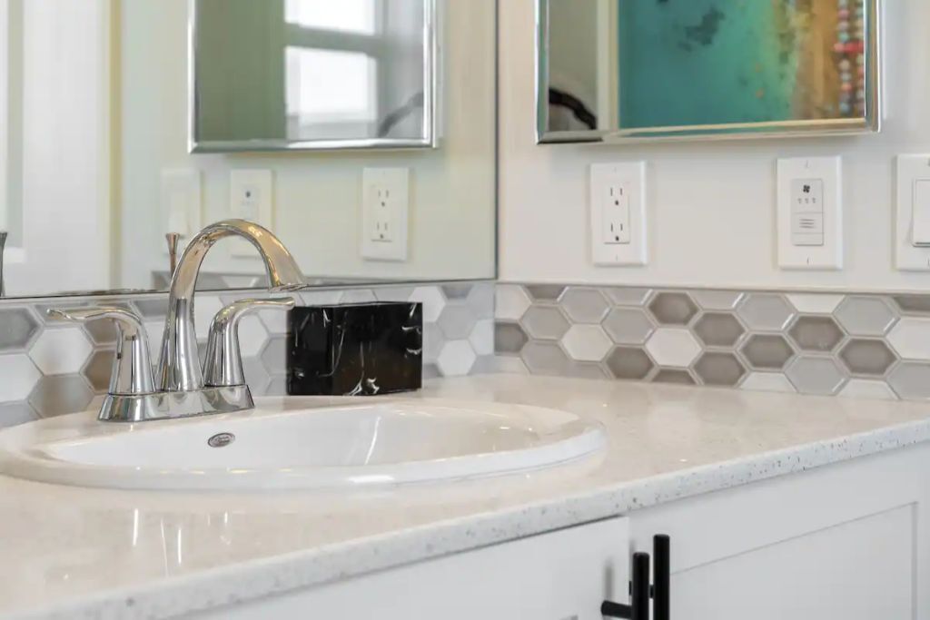 Modern 3Bed~Close to Spruce Meadows and Mountains