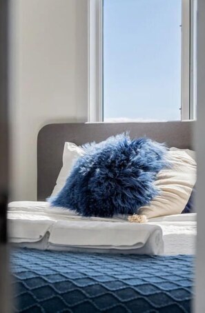 3 soverom, blendingsgardiner, strykejern/-brett og reiseseng for barn