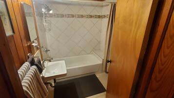 Hårtørrer, håndklæder, Sæbe, Toiletpapir