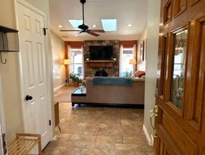 Smart TV, fireplace