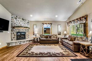 Télévision, cheminée