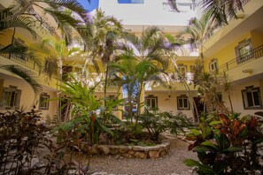 المنطقة المحيطة بالمنشأة