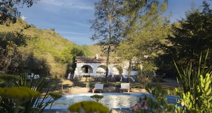 Casa al pie de la Montaña con cama king, pileta y mesa de pool