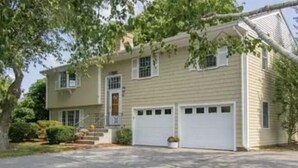 Unclassified image, 4 of 38, button - Beautiful House near Beach and Castle Hill (Middletown)