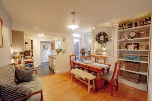 Interior - Furlong Place is a three bedroom, family-friendly, centrally located holiday home in Whitstable. (Whitstable)
