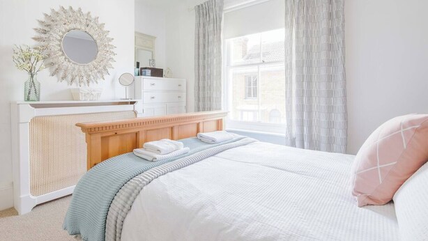 3 bedrooms, desk, iron/ironing board, travel crib