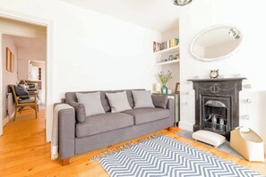 Smart TV, offices - Furlong Place is a three bedroom, family-friendly, centrally located holiday home in Whitstable. (Whitstable)