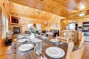 Dining - Mtn-View Cabin: Deck & Pets Welcome in Murphy (Murphy)