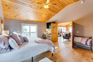 3 bedrooms, desk, iron/ironing board, WiFi - Mtn-View Cabin: Deck & Pets Welcome in Murphy (Murphy)