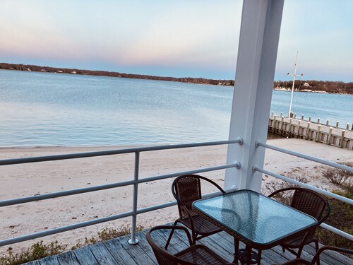 Breathtaking Waterfront Greenport Village Condo, private beach, pool, tennis