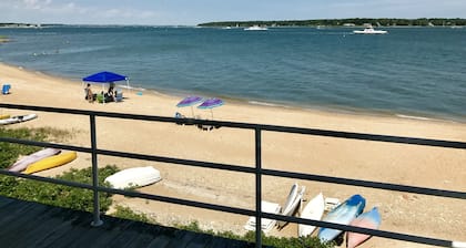 Breathtaking Waterfront Greenport Village Condo, private beach, pool, tennis