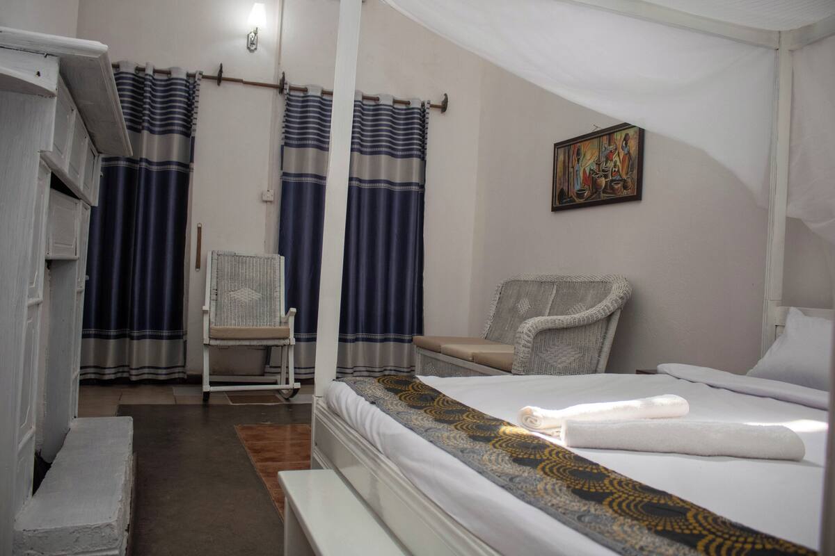Individually decorated, individually furnished, bed sheets