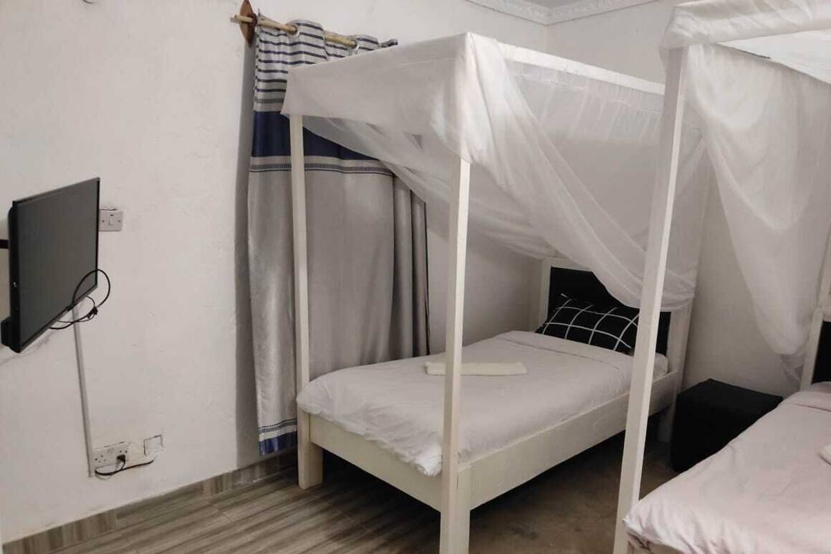 Individually decorated, individually furnished, bed sheets
