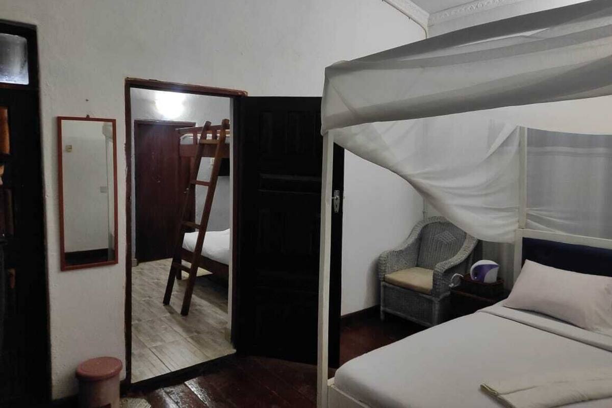 Individually decorated, individually furnished, bed sheets