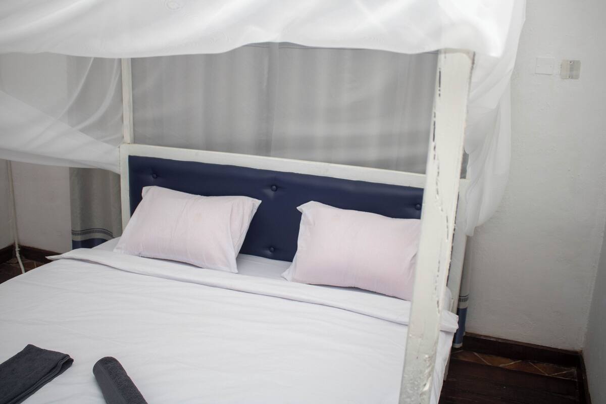 Individually decorated, individually furnished, bed sheets
