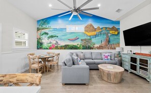 Smart TV - Family Summer Spot! @ The Crab Shack, Close Walk To Beach! Pool! Sunset Deck! (Corpus Christi)