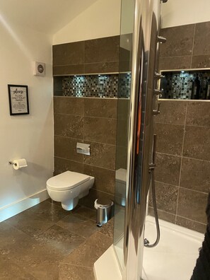 Shower, hair dryer, towels, soap - A 3 bedroom townhouse in Cheadle. (Cheadle)