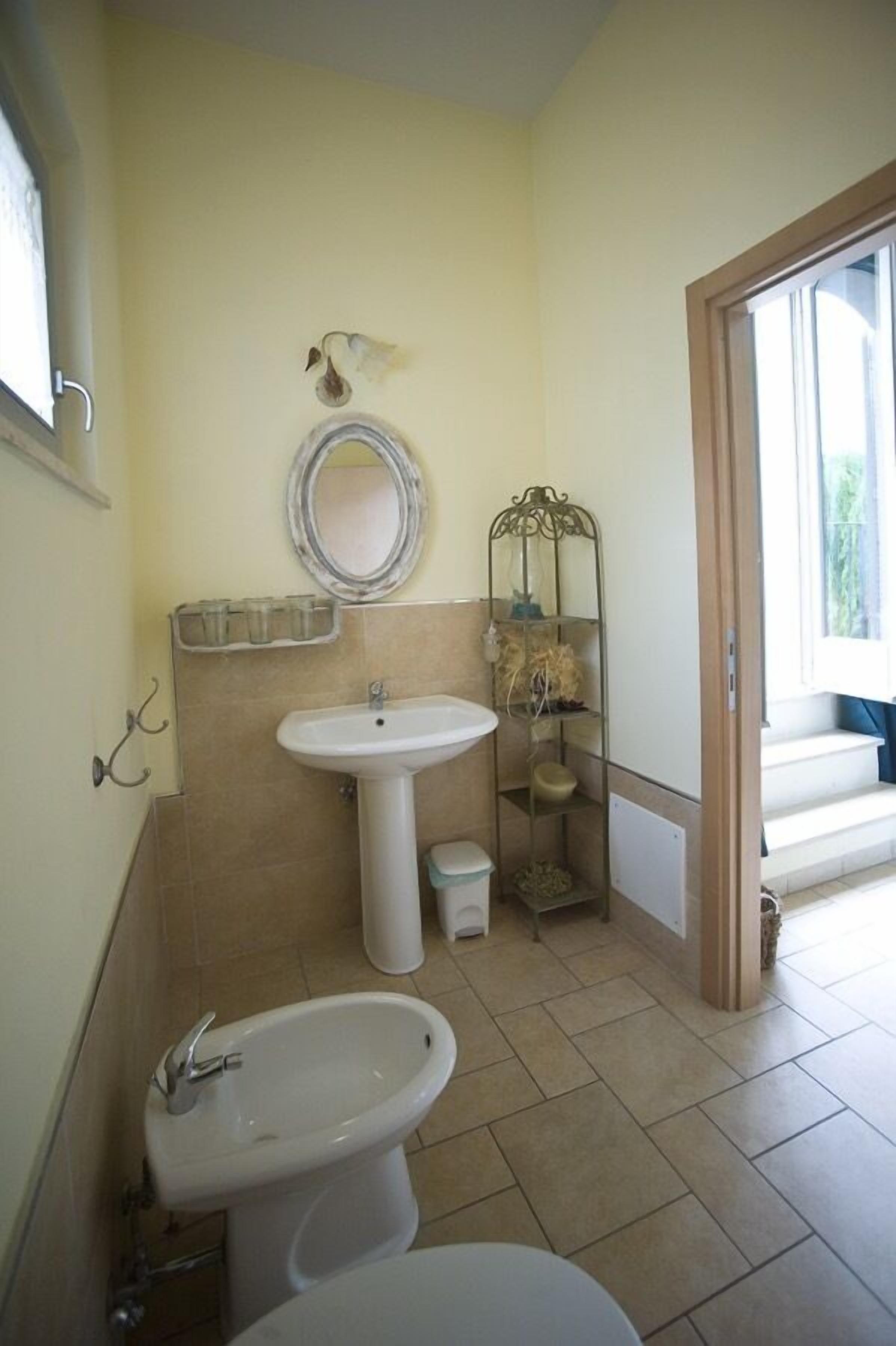 Deluxe Triple Room | Bathroom