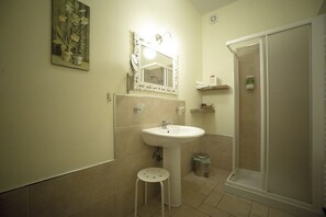 익스클루시브룸 | 욕실 | 샤워 시설, 레인폴 샤워기, 헤어드라이어, 비데