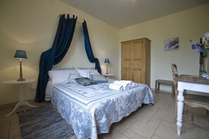 Chambre classique double | Bureau, accès au Wi-Fi (inclus), literie fournie