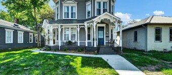 Stunning Victorian Home - prime location minutes from Louisville