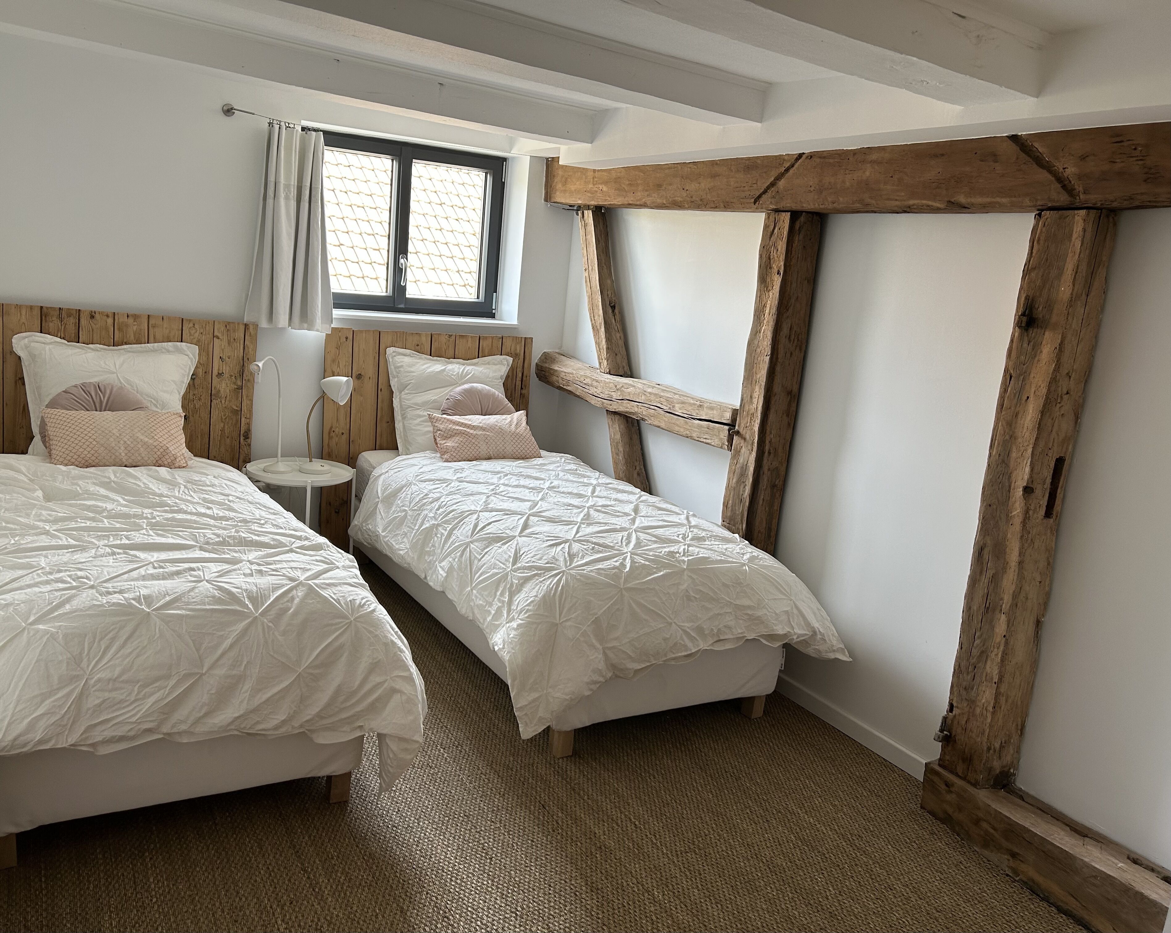 2 bedrooms, travel crib, free WiFi, bed sheets