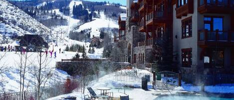 Utomhuspool och uppvärmd pool