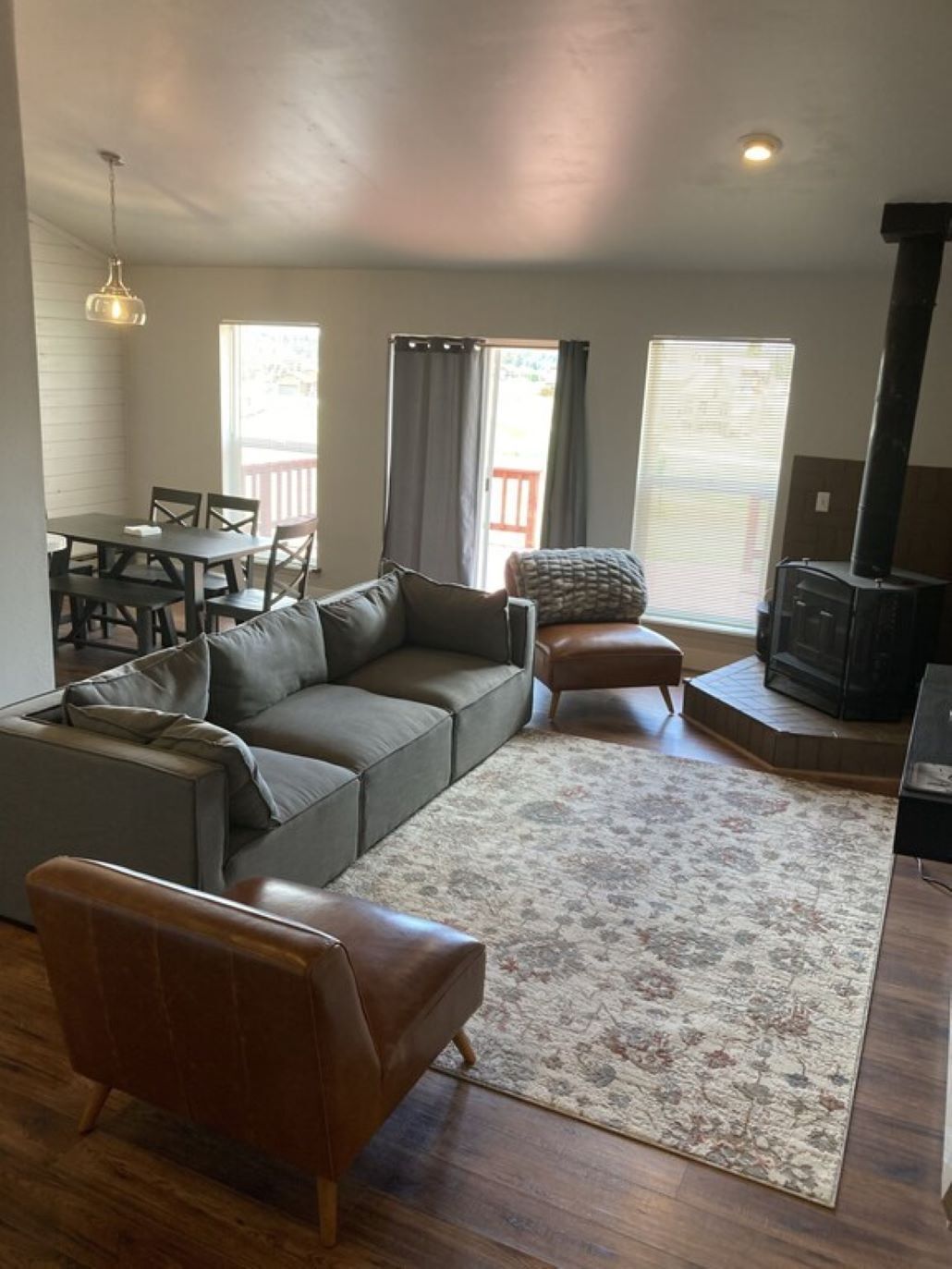 Family friendly condo located on Lake Hatcher!