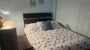 1 slaapkamer, een strijkplank/strijkijzer, gratis wifi, beddengoed