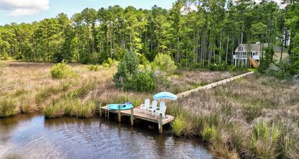 Waterfront. Private Dock for Boat. Pet-friendly. 10 mins to Downtown Oriental.