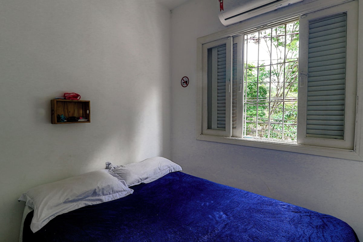 Habitación doble estándar, 1 cama Queen size, para no fumadores, 2 baños | Wifi gratis y ropa de cama
