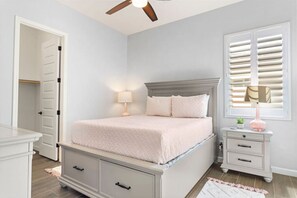 4 habitaciones, tabla de planchar con plancha, cuna de viaje y wifi