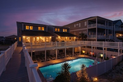 Oceanfront Oasis Sleeps 48! Golf Carts Heated pool
