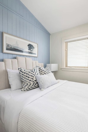 6 bedrooms, iron/ironing board, WiFi, bed sheets