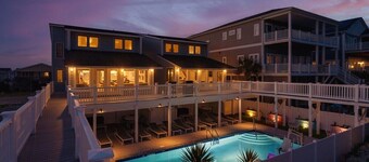 Oceanfront, Pool, GolfCart, & Free EV Charger!