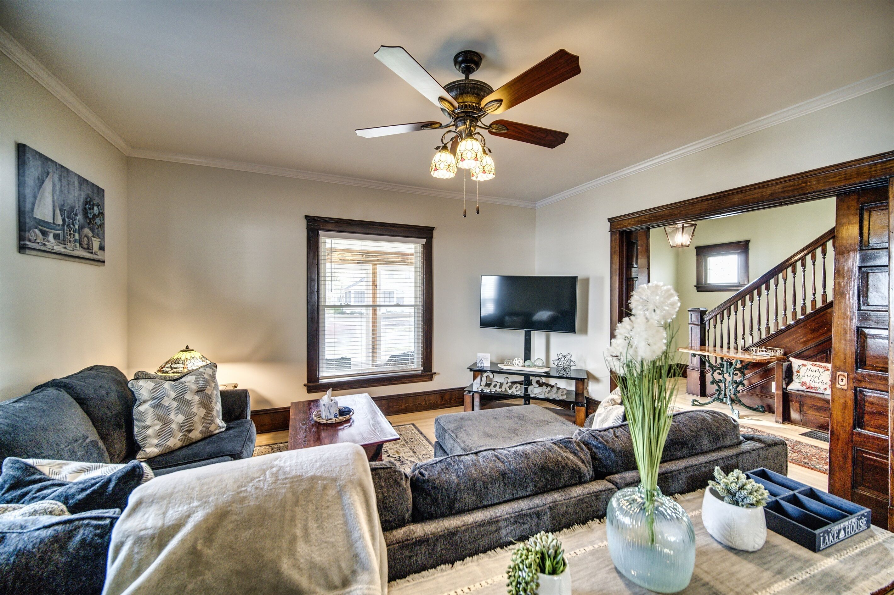 The Wanderlust Retreat - 3BR Luxurious Newly Renovated Lake Getaway